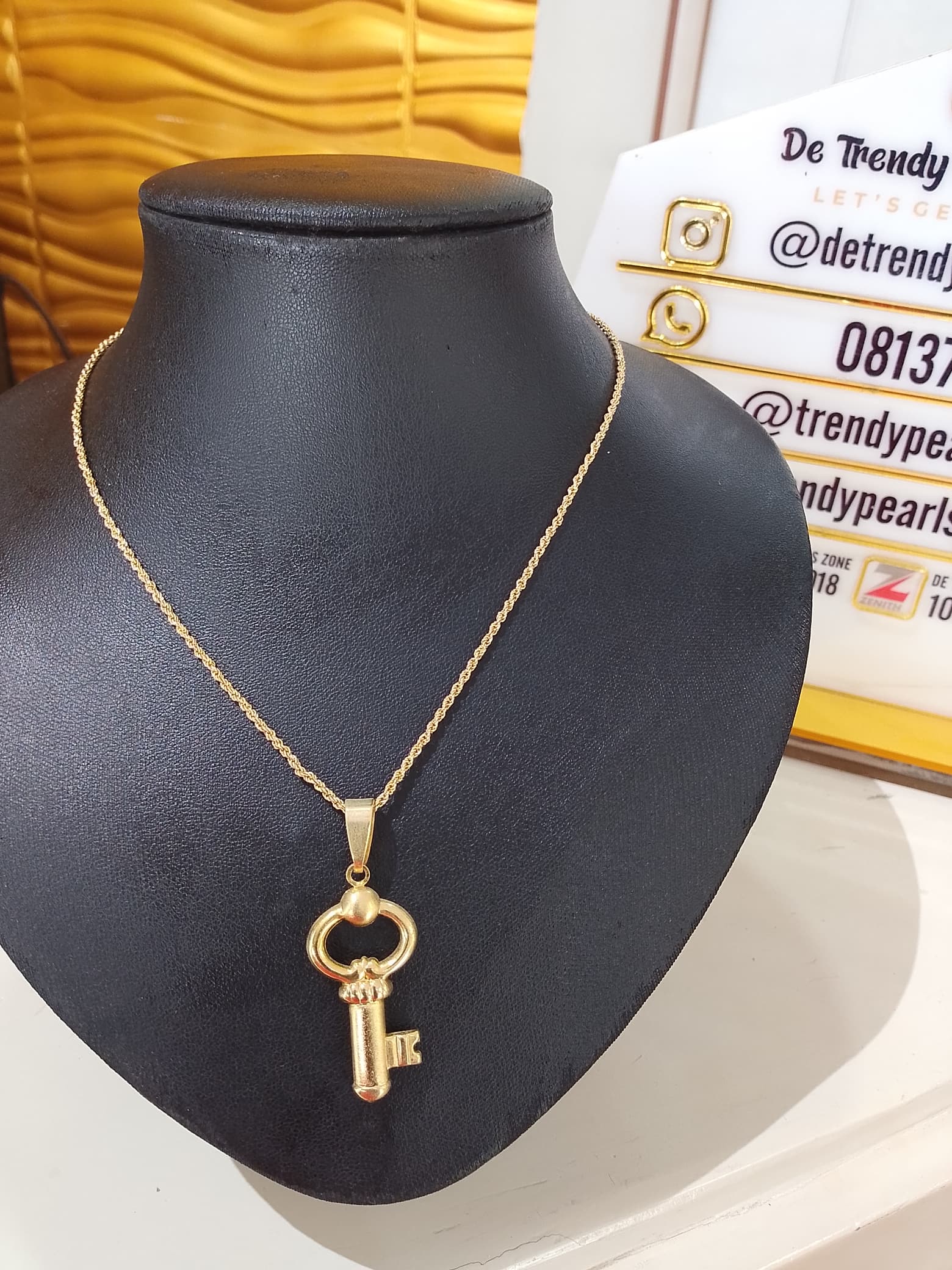 KEY PENDANT GOLD CHAIN