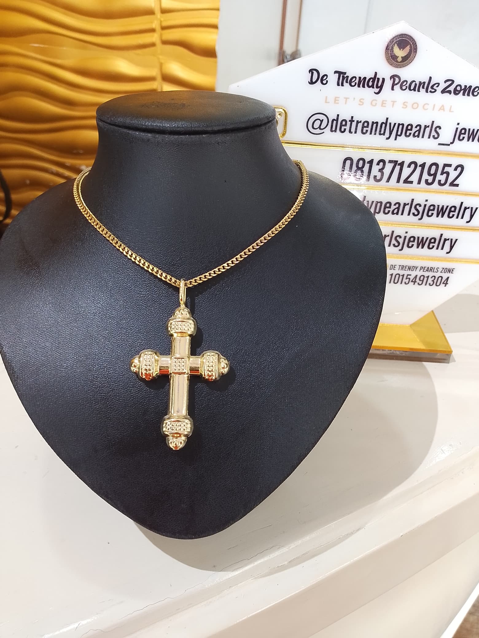 CROSS  PENDANT GOLD CHAIN
